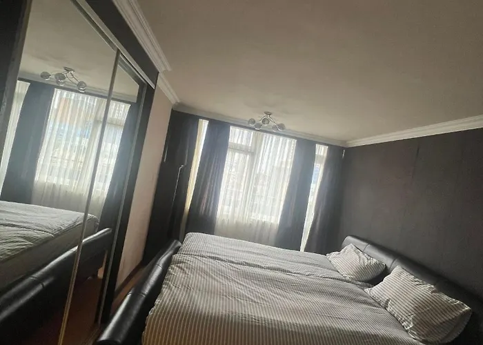 2 Bedroom Flat In Zone 1 East Central London With Parking